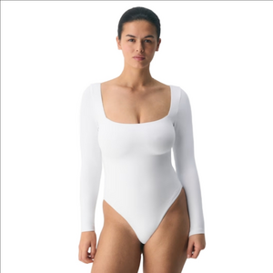 ARITZIA BABATON Contour white square neck long sleeve bodysuit